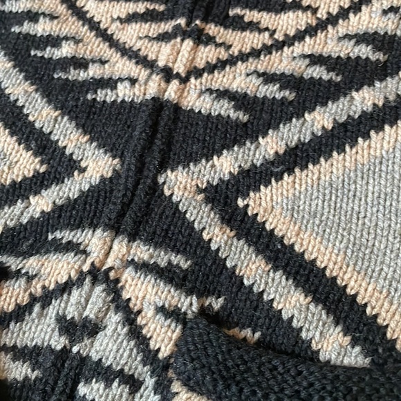 Aritzia TNA sweater - Picture 4 of 6